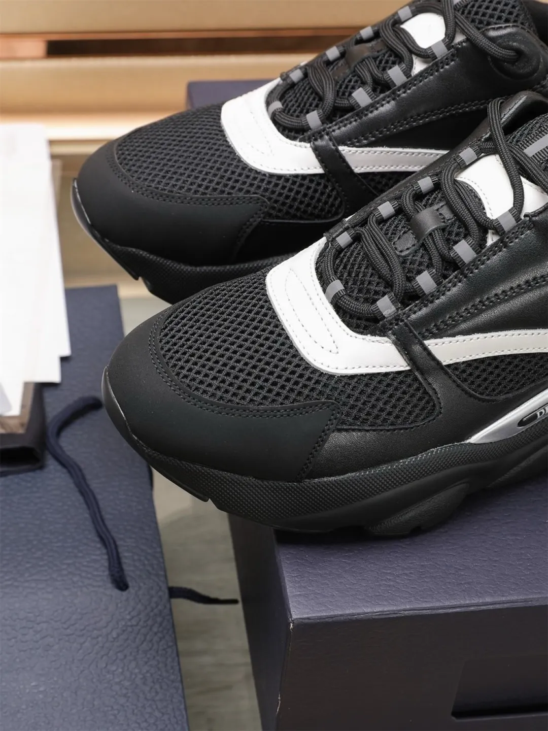 Men's shoes 💰P460💰【Dior】Dior✨ is online at the same time👏 This casual sneaker is a new product in the series and continues Di*r's classic style. The upper is made of original mesh and cow leather, with a two-color textured outsole, and the brand's iconic details on the rear collar and heel to enhance the style. Fashionable and versatile. Wear it with jeans or slacks for a casual look. Size: 38-44 (45 customized)